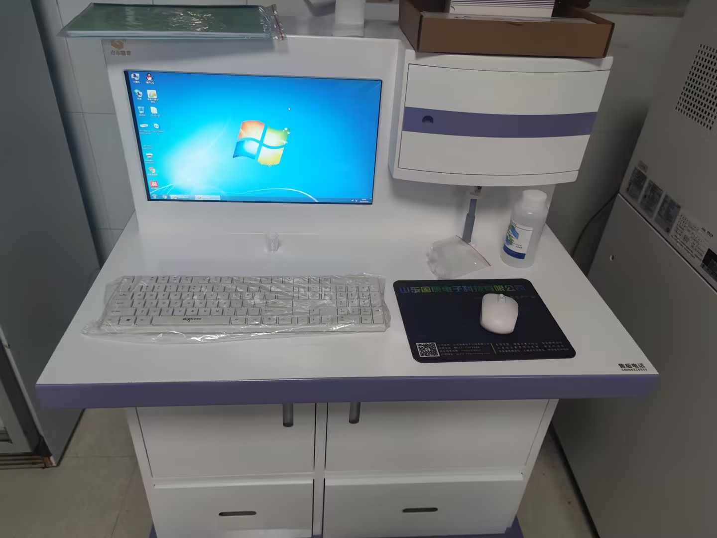3.18號，山東91网站入口在线观看豪華推車全自動微量元素儀器在興業縣人民醫院裝機
